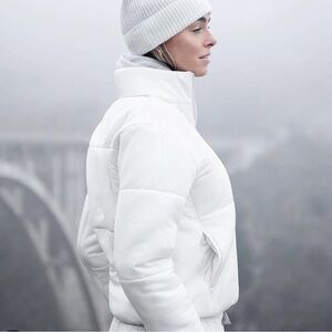 NWT Travis Matthew Women’s Mont Blanc Puffer Winter Jacket, Size Medium